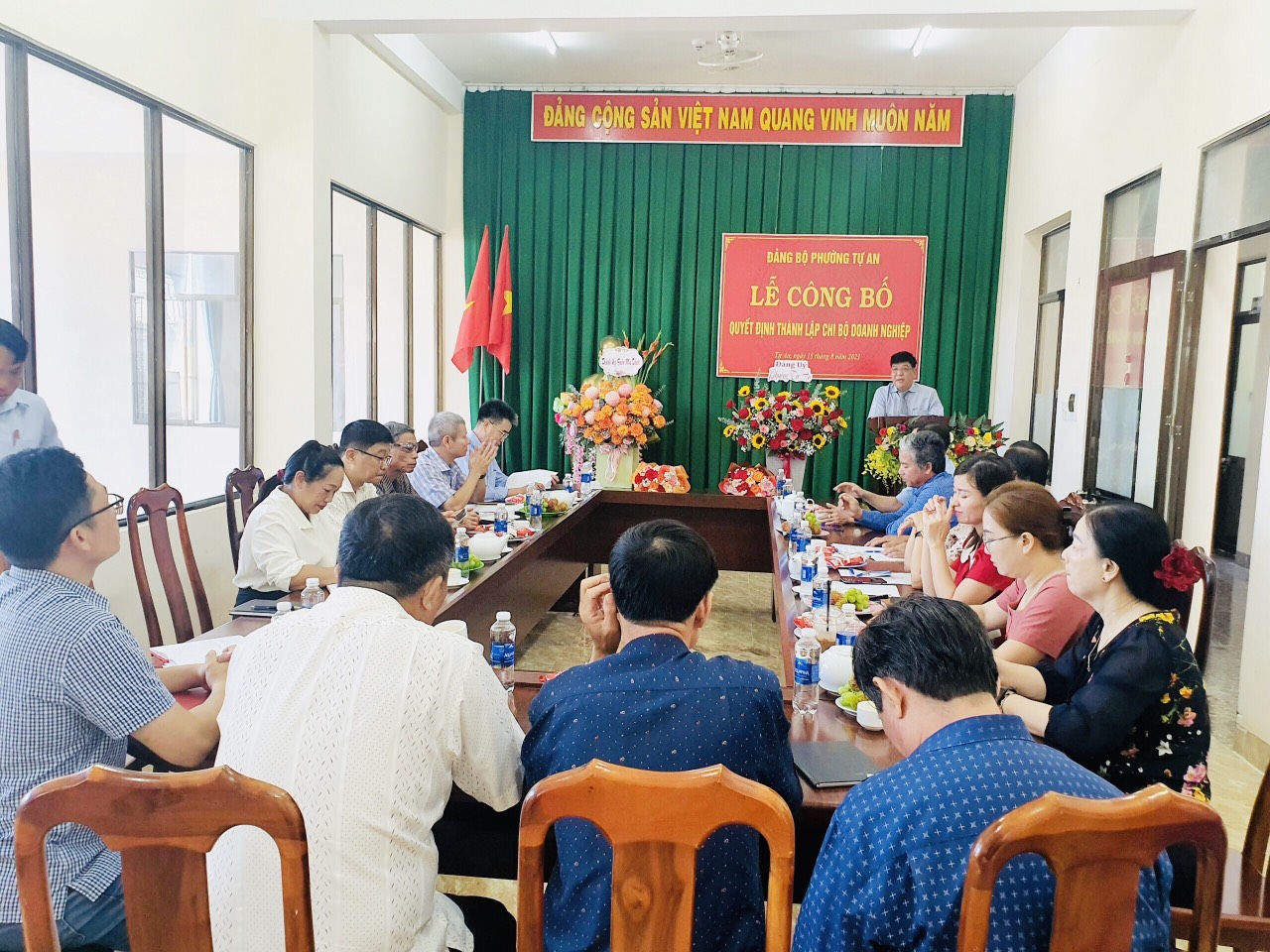 Toàn cảnh